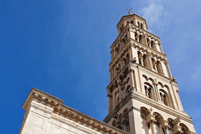 Walking Tour of Split with a 'Magister' of History - Peristyle of Diocletian’s Palace: the central square and the missing pieces