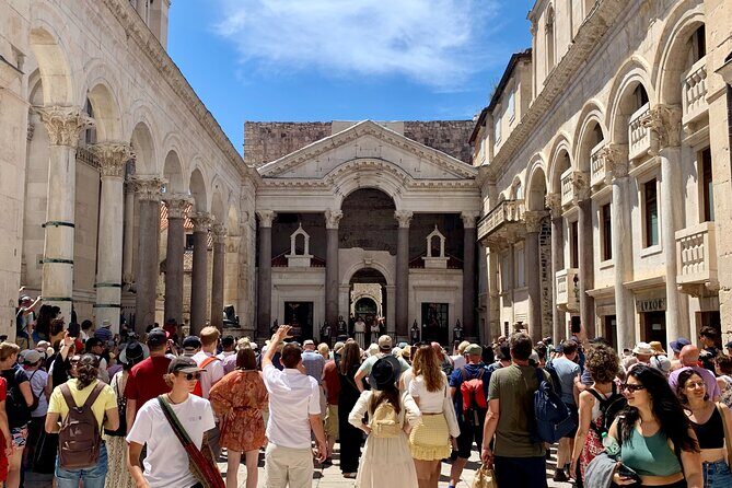 Walking tour of Split with an Art Historian - Vestibulum and the Peristyle photo stops: when the architecture helps you